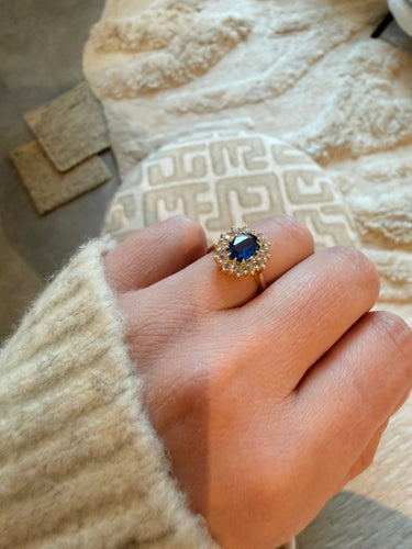 Yellow gold, blue sapphire and diamond ring 58 Facettes