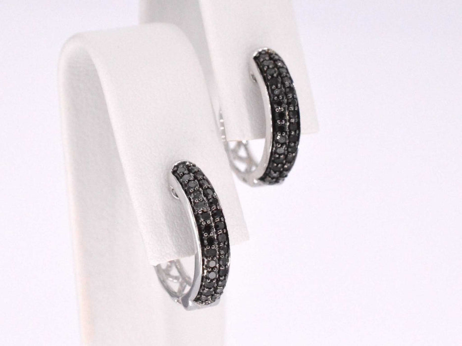 Boucles d'oreilles en or blanc avec diamants noirs