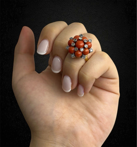 Bague Bague de style baroque, corail et diamants 58 Facettes