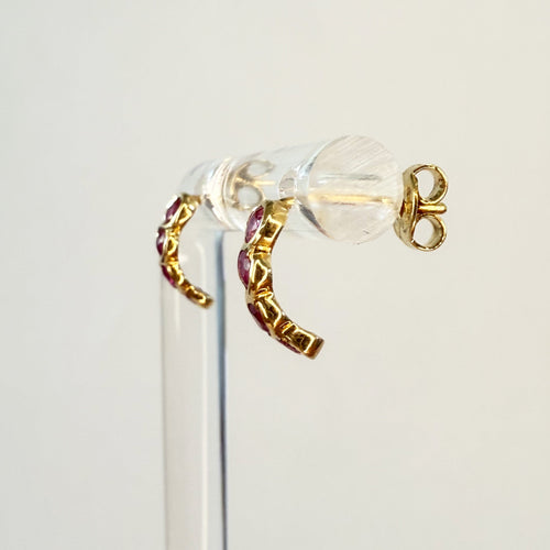 Boucles d’oreilles n° 19 en or jaune 18 carats et rubis