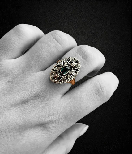 Bague 58 Bague de style baroque ornée de péridots et de diamants 58 Facettes