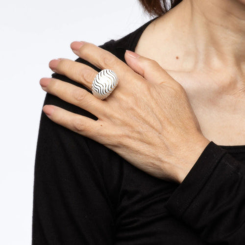 Bague Bague vintage David Webb en émail blanc, forme bombée, taille 6, bijou d'occasion de qualité 58 Facettes G13644