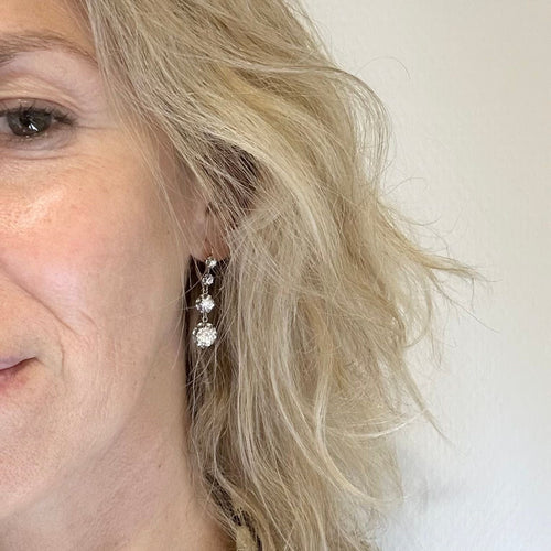 Boucles d'oreilles dormeuse or jaune, platine et diamants