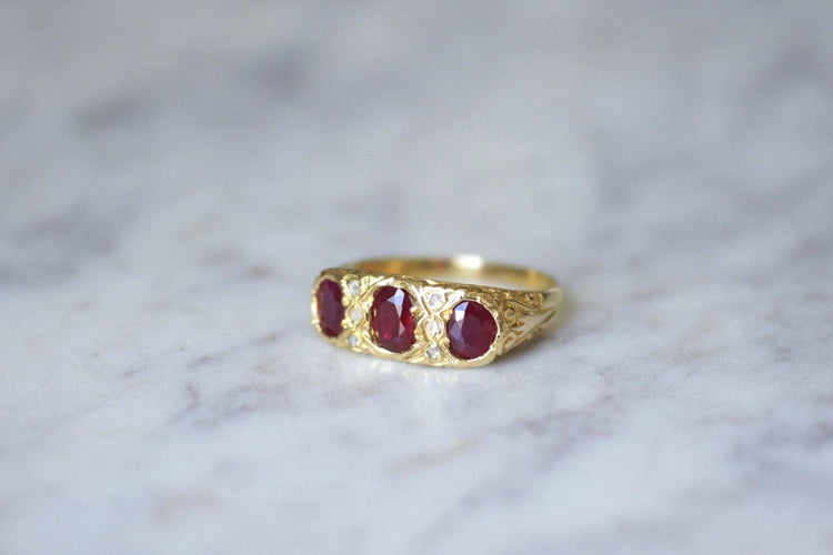 Bague 55.5 Bague jarretière rubis birmans et diamants 58 Facettes