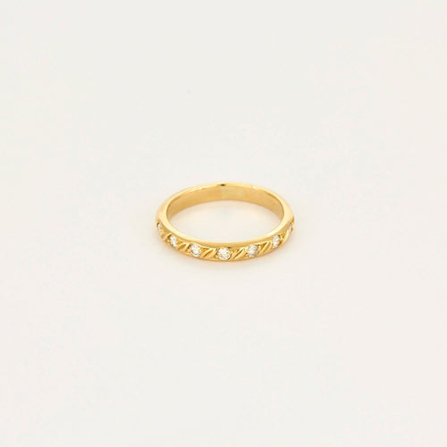 Bague 52 Bague or travaillé et diamants 58 Facettes