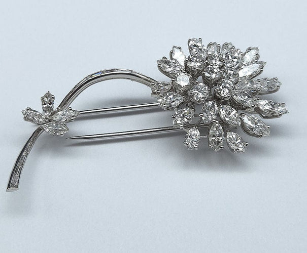 Broche BROCHE MOTIF FLORAL PLATINE ET DIAMANTS 58 Facettes 250194