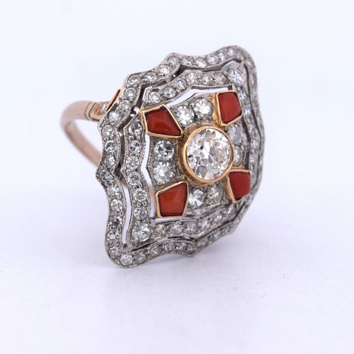 Bague 57 Bague en platine et or jaune avec corail et diamants 58 Facettes