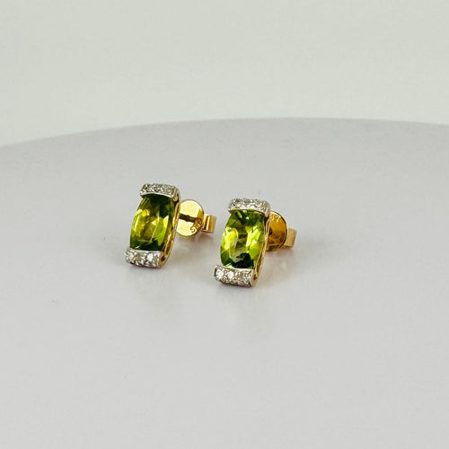 Boucles d'oreilles Boucles d'oreilles en or jaune, péridots ovales et diamants 58 Facettes 2511008