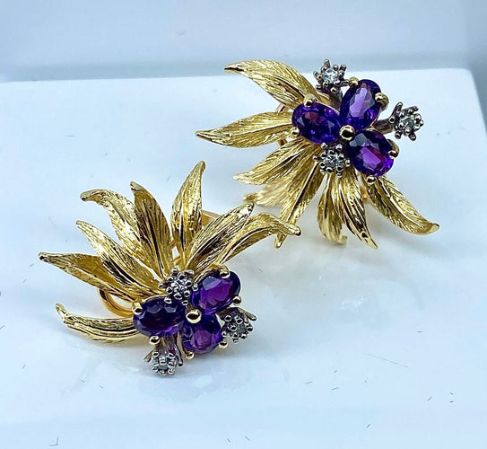 Boucles d'oreilles 50 Bague et boucles d’oreilles en or 18 carats, améthystes et diamants 58 Facettes AB506