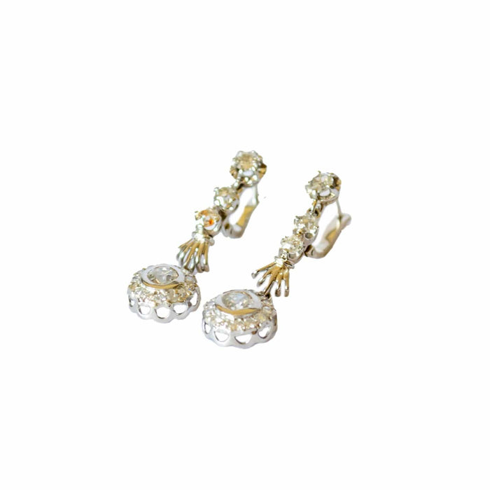 Boucles d'oreilles boucles d'oreilles en platine avec diamants 58 Facettes Q187B