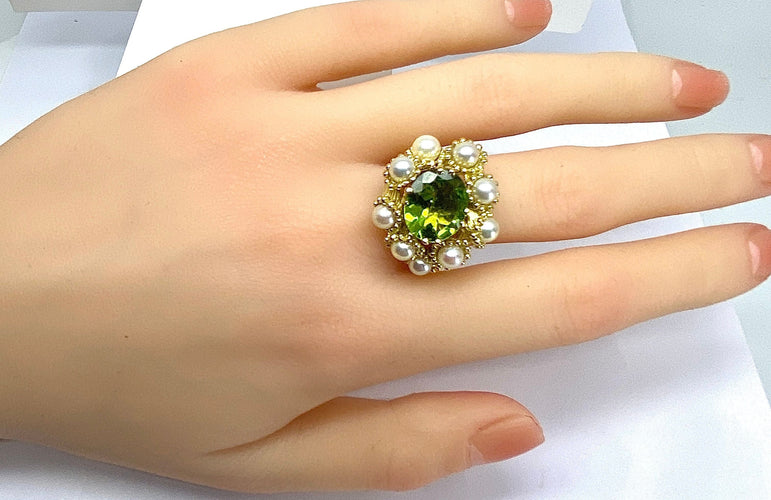 Bague 52 Bague coktail en or jaune 18 carats, péridot 3,98 ct et 9 perles 58 Facettes AB571