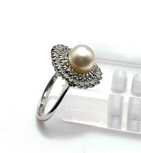 Bague 55 Bague vintage en or blanc avec perle et diamants 58 Facettes 50380