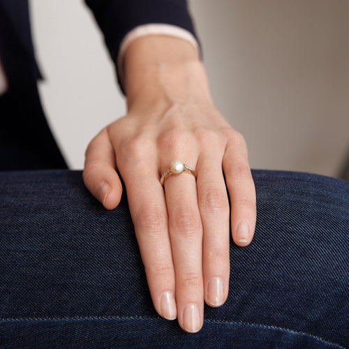 Bague 53.5 Bague ancienne en or avec une perle fine et diamants 58 Facettes P10L3