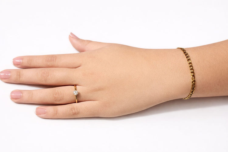 Bague 57 Bague solitaire en or jaune avec un diamant naturel. 58 Facettes 50351