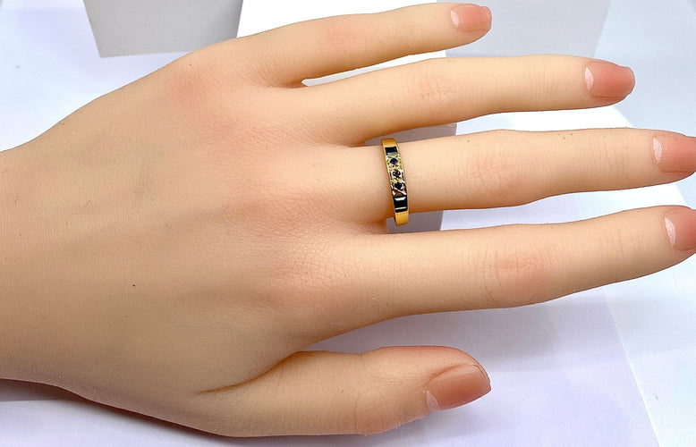 55 Bague en or jaune et saphirs 58 Facettes AB569