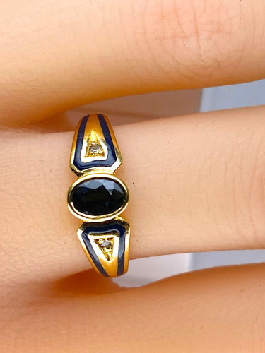 Bague saphir ovale et diamants en or jaune 18 carats et émail