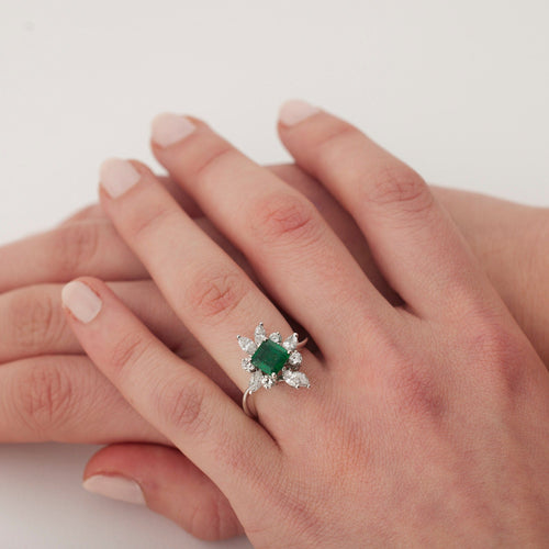 Bague 52 Bague émeraude et diamants 58 Facettes