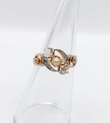 Bague tourbillon or jaune, diamants et perle