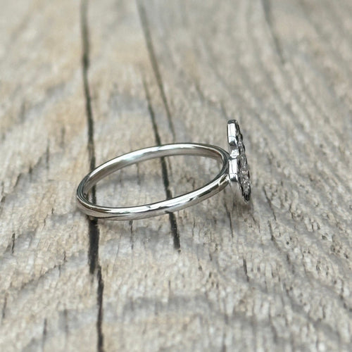 Bague 53 Bague Vanessa Tugendhaft or blanc, diamants, saphirs 58 Facettes 294