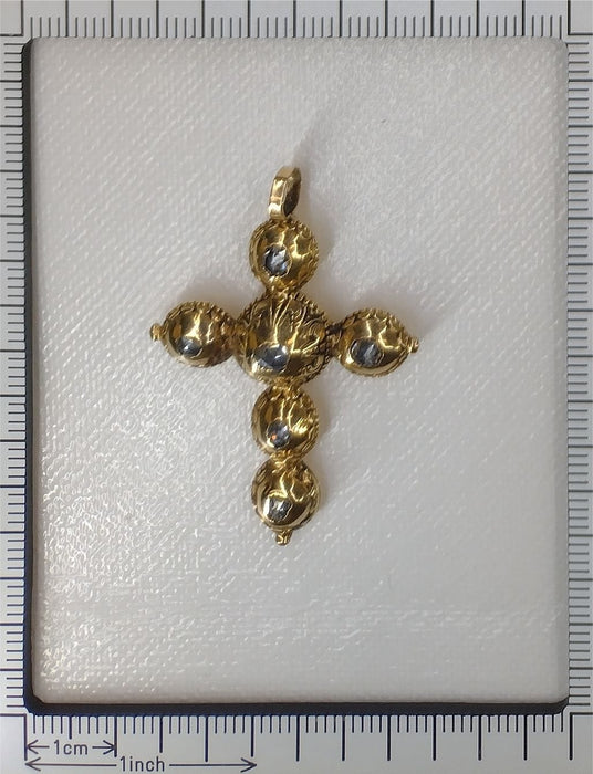 Pendentif La croix en diamant Ciselé : un joyau unique de l'art baroque 58 Facettes 24096-0095