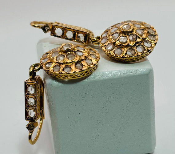 Boucles d'oreilles Boucles d'oreilles en or de style Art déco avec saphirs incolores 58 Facettes 50180