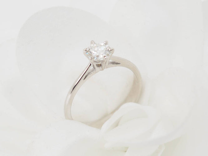 Bague 52.5 Bague solitaire en or blanc et diamant 0.58ct 58 Facettes 28293/31331