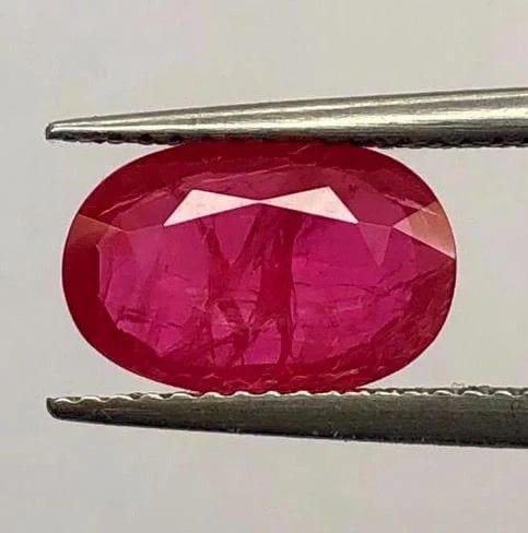 Gemstone Untreated heated ruby ​​2,21cts IGI certificate 58 Facettes 496
