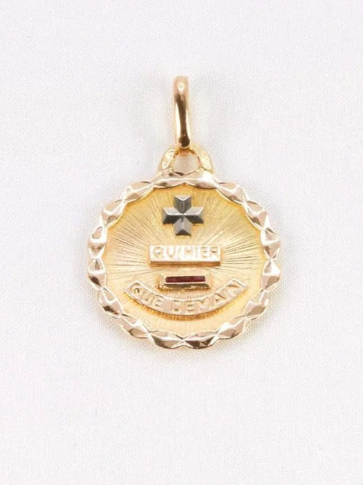 Pendentif AUGIS - Médaille amour ronde Plus qu'hier moins que demain or jaune rubis motif ovale 58 Facettes J519