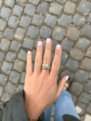 52 Oval Sapphire & Diamond ring circa 1980 58 Facettes