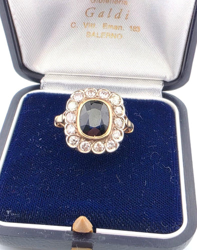 Bague en or jaune 18 carats 2028 C avec saphir central et diamants environnants