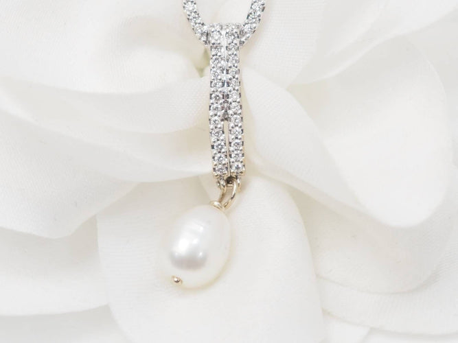 Boucles d'oreilles Pendants d'oreilles en or blanc, diamants et perles de culture 58 Facettes 33102