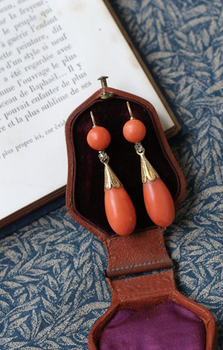 Boucles d'oreilles Boucles d'oreilles anciennes or jaune, goutte corail et diamant 58 Facettes