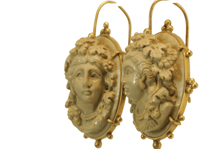 Boucles d'oreilles Boucles d'oreilles en or avec camées de lave antiques 58 Facettes 7680