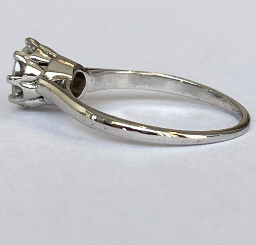 Bague 53.5 Solitaire en or, style Art déco tardif, serti d'un diamant taille brillant ancien de 1,14 carat. 58 Facettes