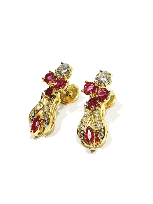 Boucles d'oreilles Paire de boucle d'oreilles or, rubis, diamants 58 Facettes