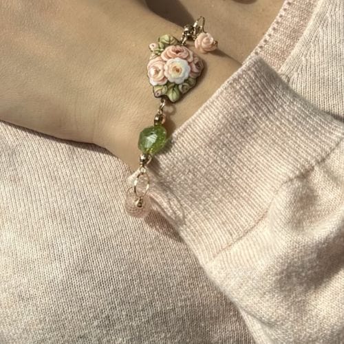 Bracelet Bracelet avec fleur en émail et pierres précieuses 58 Facettes 36316