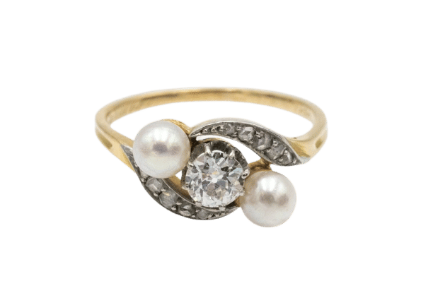 Bague 57 A charming yellow gold ring with diamonds and pearls 58 Facettes 11575