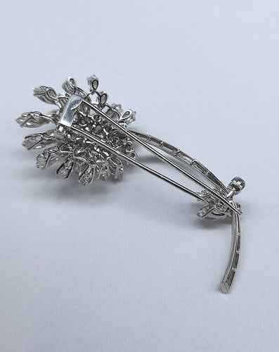 Broche BROCHE MOTIF FLORAL PLATINE ET DIAMANTS 58 Facettes 250194