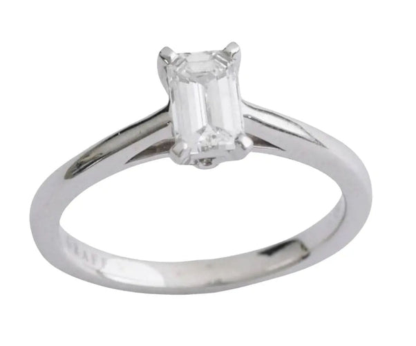 Bague 50 Bague de fiançailles GRAFF - Paragon avec diamant émeraude de 0,50 carat, couleur F/VVS1, certifiée GIA 58 Facettes