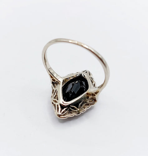 Bague pompadour art déco en platine, saphir 4,30 carats et diamants tailles anciennes