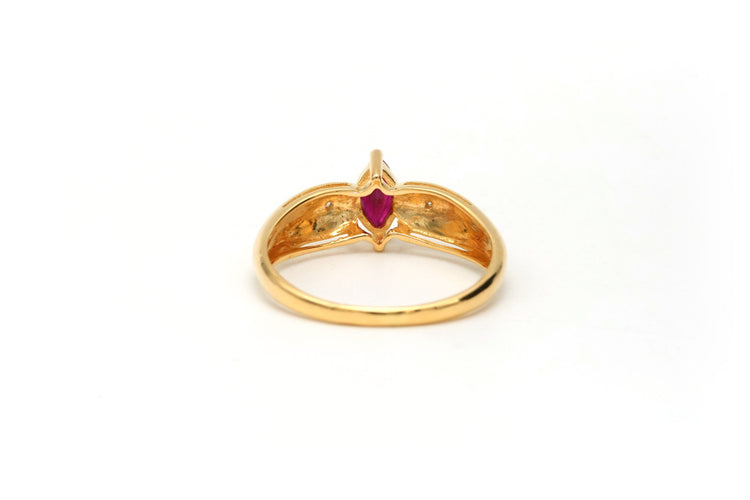 Bague 49 Bague en or jaune sertie d'un rubis et de diamants 58 Facettes B565