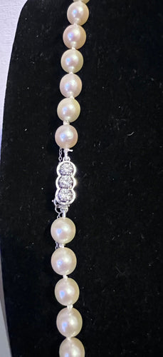 Collier Sautoir collier choker 80 perles de culture Akoya fermoir or et diamants 65,5 cm 58 Facettes