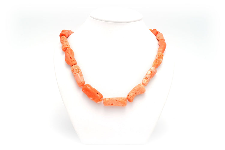 Collier Collier Années 70 en or jaune 18 carats et corail 58 Facettes 21664