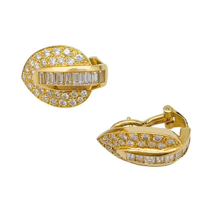 Boucles d'oreilles "Feuilles" en or jaune et diamants.