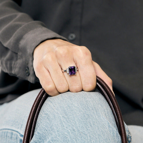 Bague 56 Bague cocktail or gris, améthyste et diamants 58 Facettes COG0441