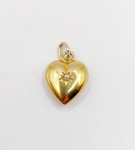 Pendentif Pendentif antique or jaune 18k cœur et perle en serti étoilé (circa 1920) 58 Facettes A05549