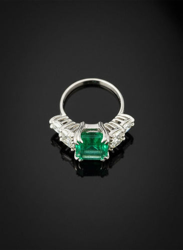 Bague Bague émeraude d'une beauté exceptionnelle, créée par nos soins. 58 Facettes