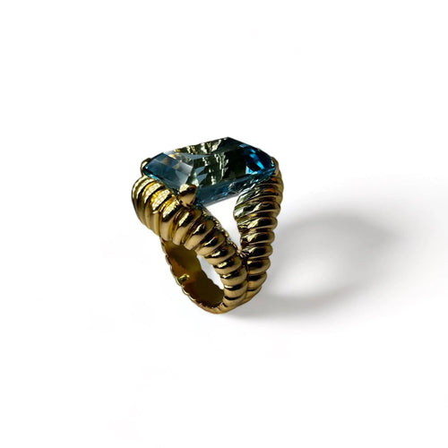 Bague Bague vintage en or jaune montée d’une Aigue-Marine Santa Maria de 17carats. 58 Facettes