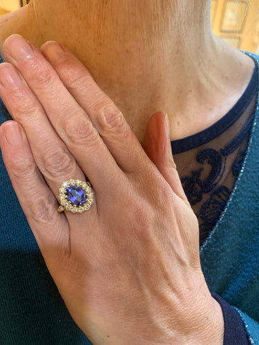 Bague pompadour saphir Ceylan non chauffé 3.55 carats en or jaune et diamants 58 Facettes BSA107