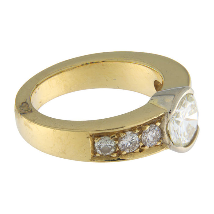 Bague en or jaune avec diamants taille brillant